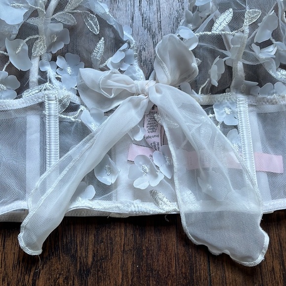 Victoria’s Secret White Sheer Floral Bra - Picture 6 of 10